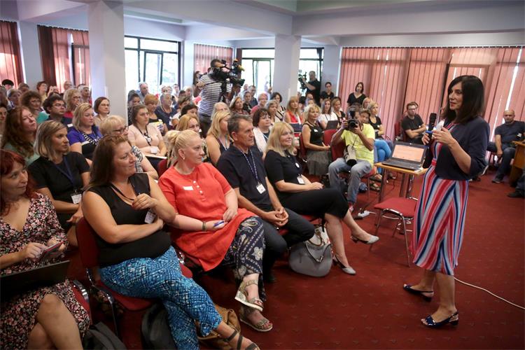 Slika \slike\IzMedija\2019\8-2019\3-20-8-19-kurikularna.jpg